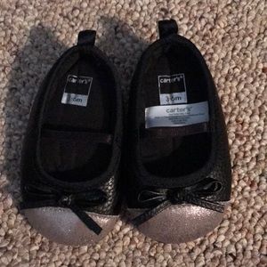 Carter’s infant girls dress shoes 3-6 months
